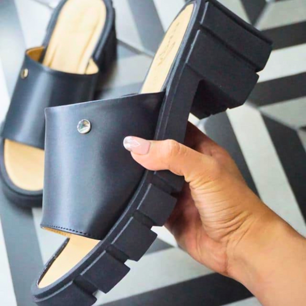Stone Groove Slides by lesliech boutique